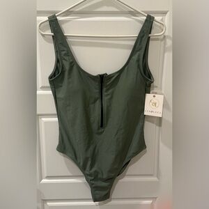 Cyn & Luca NWT Green One-Piece Swimsuit. Size M.